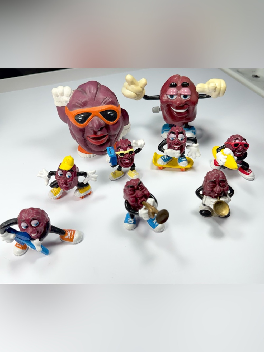 Vintage 1988 California Raisins Lot Of 9 Figurines Guitar Horn Skateboard (Read)